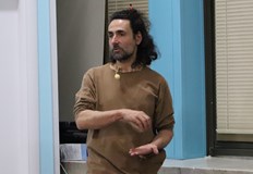 Известният художник превърна презентацията на книгата си в арт пърформансНеобичайна