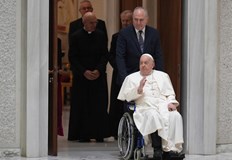 Понтификът се нуждае от още два месеца за пълно възстановяване