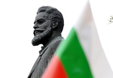 Кметът Пенчо Милков и общински съветници внесоха предложение за почитане