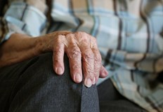 Влизайки във властта политиците забравят чест морал и достойнствоДепутатите в