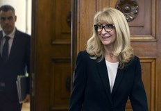 Ръководителят на контролния орган сама решила да си даде щедро