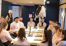 Шеф готвачи представиха петстепенно меню пред възпитаници на гимназията по туризъм