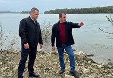 Русенският кмет инспектира ерозиралия бряг край МартенМащабен проект за укрепване
