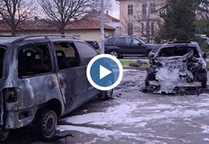 Луксозен Мерцедес изгоря напълно ван и джип са частично повредениДраматична