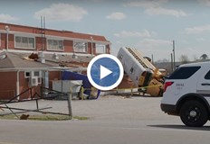 83 годишен мъж загина при разрушителни бури в САЩМощни бури връхлетяха