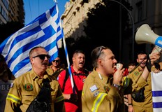 Служители от публичния и частния сектор настояват за повишаване на