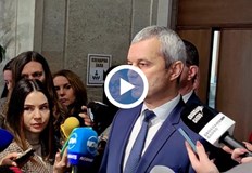 Костадинов уточни че за инициативата са събрали 52 подписа като