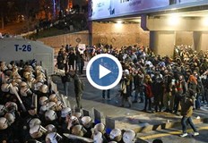 Студенти излязоха на улицата въпреки забраната за демонстрации докато международната