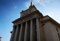 Опозицията събра 54 подписа за вота насочен срещу външната политикаПървият