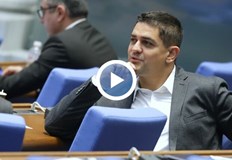 Привърженици на партията се събират на национален протест пред Народното