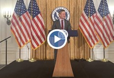 Майк Уолц е добавил журналист по погрешка в секретна чат