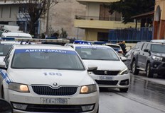 Европол и гръцката полиция удариха канал за мигранти с български