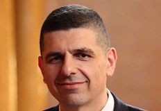 Депутат от ПП ДБ Пеевски се е вживял на Робин Худ