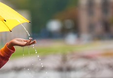 Валежи и понижение на температурите в края на седмицатаОблачното време