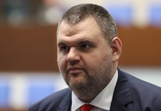Политическото напрежение се покачва след изявлението на ПеевскиЛидерът на ДПС
