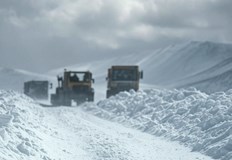 Студеното време блокира част от фериботните връзки и затрудни придвижването