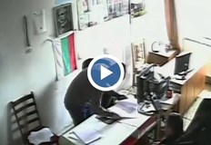 Министър Митов постави под съмнение твърденията за мистичен архив на