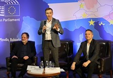 Андрей Ковачев и Кристиан Вигенин участваха в младежки форум в