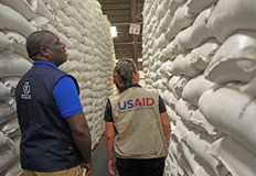 Администрацията на Тръмп нанася удар върху световната хуманитарна дейностДрастичните съкращения