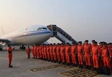 Групата включва експерти по земетресения и медицински специалисти Китайски спасителен