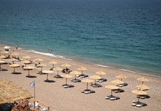 Температурите достигнаха 30 градуса но морската вода остава зимно студенаПри