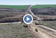 Въздушни кадри от дрон показват мудното строителство на обхода на