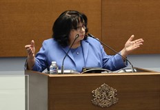 Депутатите обсъждат Бюджет 2025 на среднощно заседаниеФинансовият министър Теменужка Петкова