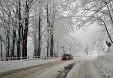 Планинската спасителна служба съобщава за продължаващи валежи в ПампоровоСнежна покривка