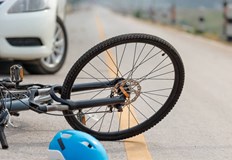 Пенсионер се блъсна в паркиран товарен автомобил пробата му за