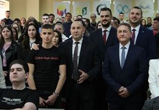 Президентът настоява за промяна в изборния процес и 100 машинно