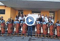 Русенски абитуриенти поканиха класния си ръководител на бала с Мирен