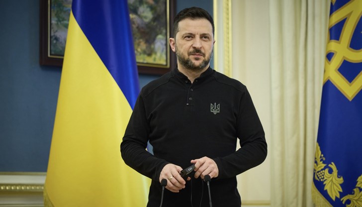 Президентът на Украйна кацна в Джеда за тристранни преговори Президентът на Украйна кацна в Джеда за тристранни преговори