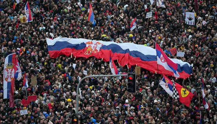 Докладчикът на ЕП коментира продължаващите протести и последствията от трагедията в Нови Сад