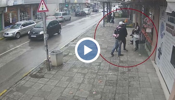 Полицията издирва двама мъже, заснети от охранителни камери