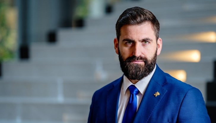 Евродепутатът: България е първа по приходи от отбранителна техника на глава от населението