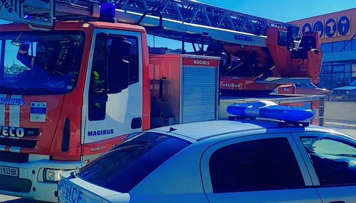 Всички спасителни служби се включват в тренировката на булевард "Липник"