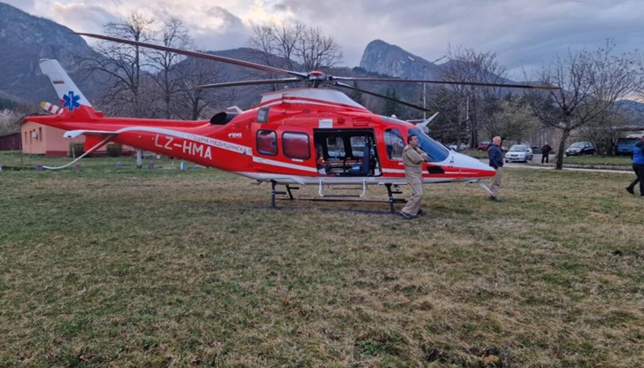 Единият бе транспортиран с хеликоптер до столична болница с черепно-мозъчна травма