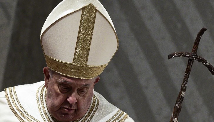 Здравето на папата продължава да буди тревога във Ватикана