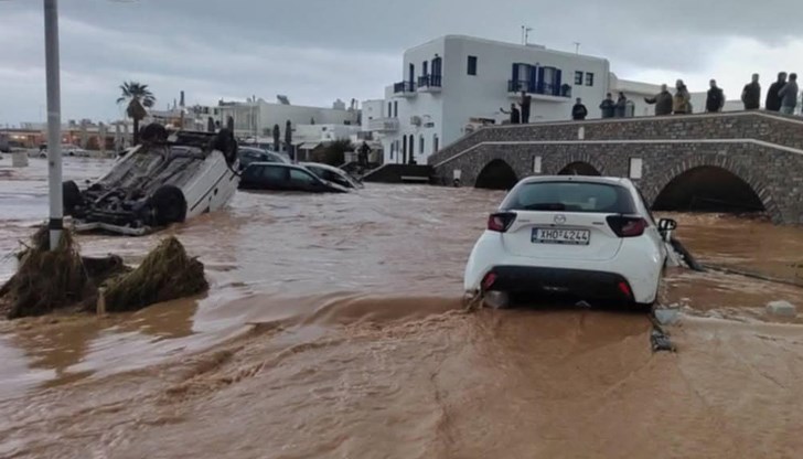 Кметът на острова: От два часа вали много силен дъжд, ситуацията е тежка