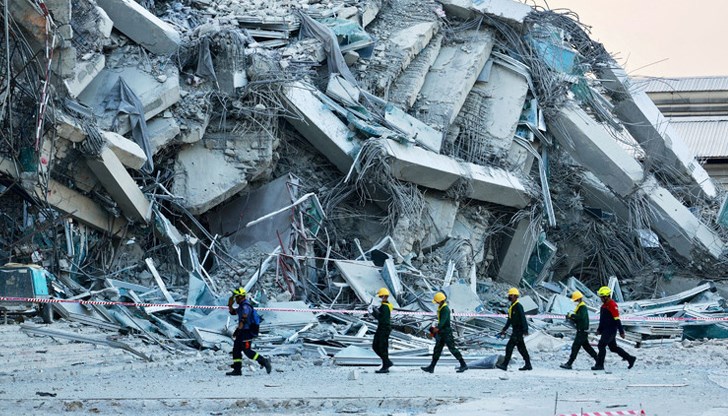 Срутен мост и застрашени язовири усложняват спасителните операции, съобщава Червеният кръст Срутен мост и застрашени язовири усложняват спасителните операции, съобщава Червеният кръст