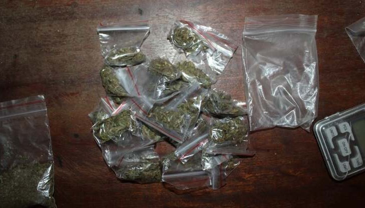 Задържаният сам предал наркотиците при проверката от Второ РУ Задържаният сам предал наркотиците при проверката от Второ РУ