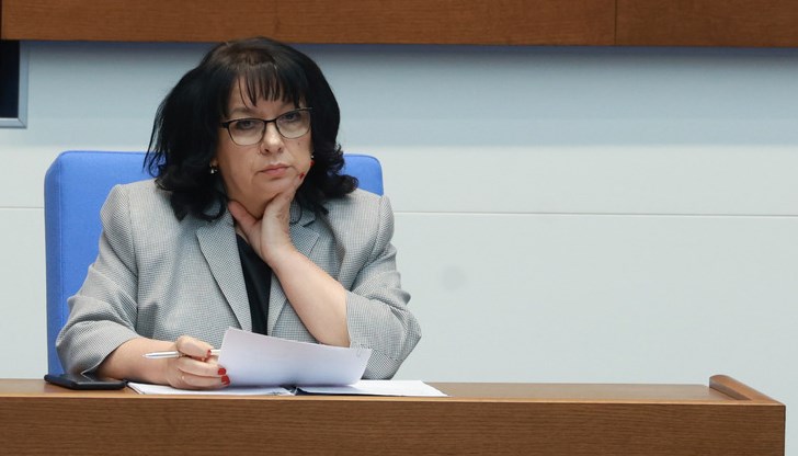 Бюджетната комисия одобри по-бавен растеж на заплати и пенсии