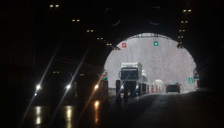 Двупосочно движение в тунелите на АМ „Струма" заради ремонтни дейности
