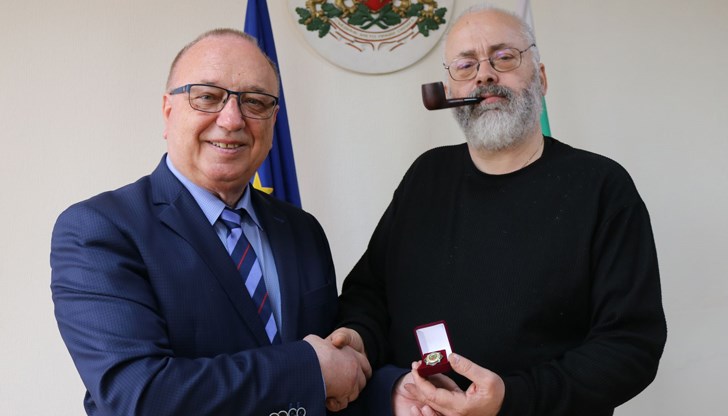 Наградата бе връчена от заместник-областния управител на Русе