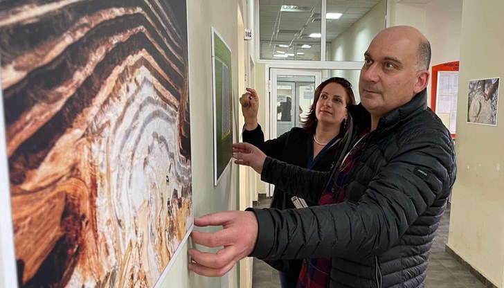 Творби на Явор Мичев промениха пространството в сградата