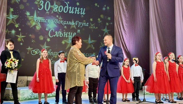 Пенчо Милков връчи на ръководителя на формацията златна значка