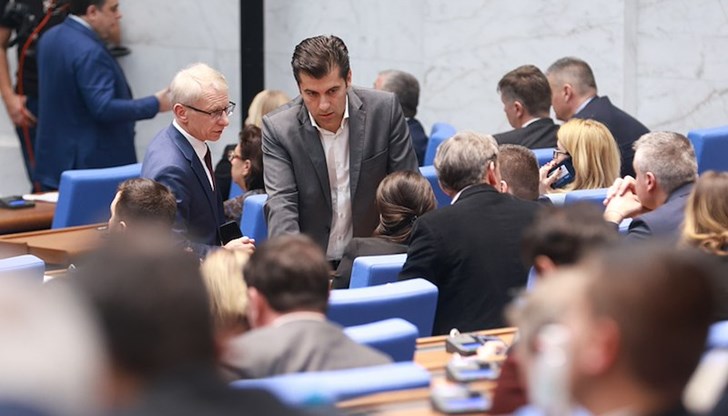 Съпредседателят на ПП обвини властта в зависимост от Делян Пеевски и поиска ограничаване на новия дълг до 12 милиарда лева Съпредседателят на ПП обвини властта в зависимост от Делян Пеевски и поиска ограничаване на новия дълг до 12 милиарда лева