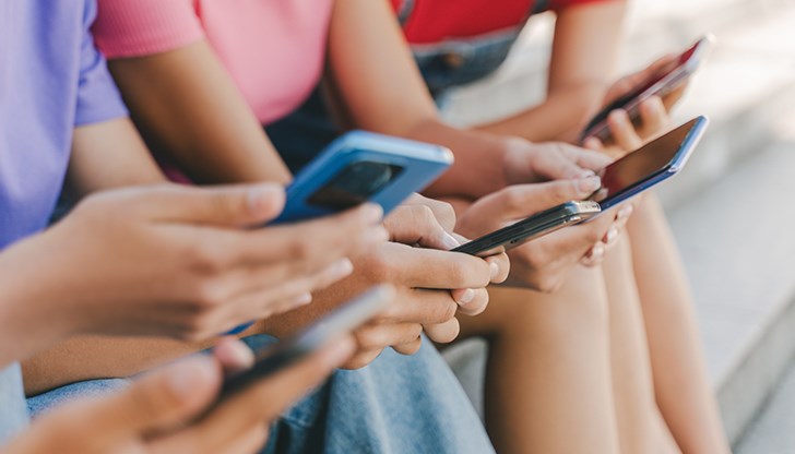 Тревожни данни за дигиталната безопасност на децата в България