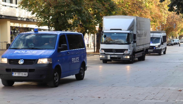 Книжата се връщат в Русе при засилени мерки за сигурност Книжата се връщат в Русе при засилени мерки за сигурност