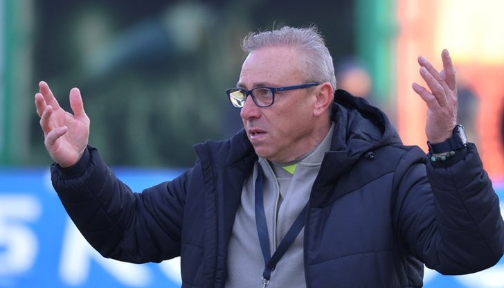 Илиев остава начело на националния отбор по футбол